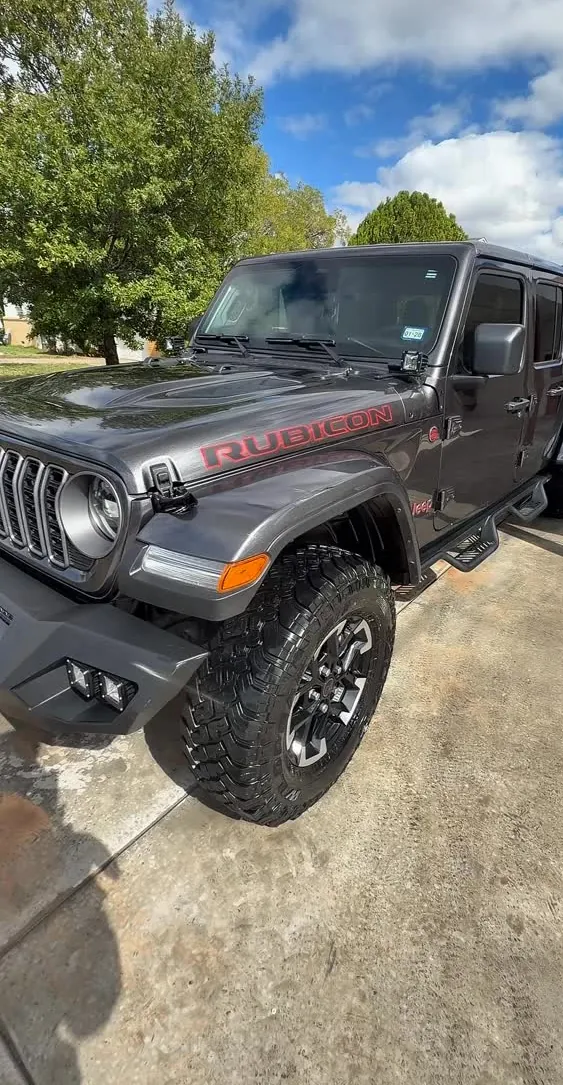 Freshly detailed Jeep Gladiator after mobile car detailing in Amarillo